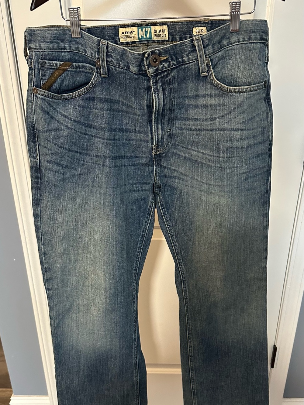 Ariat Slim Straight Men’s Jeans in Faded Blue Wash